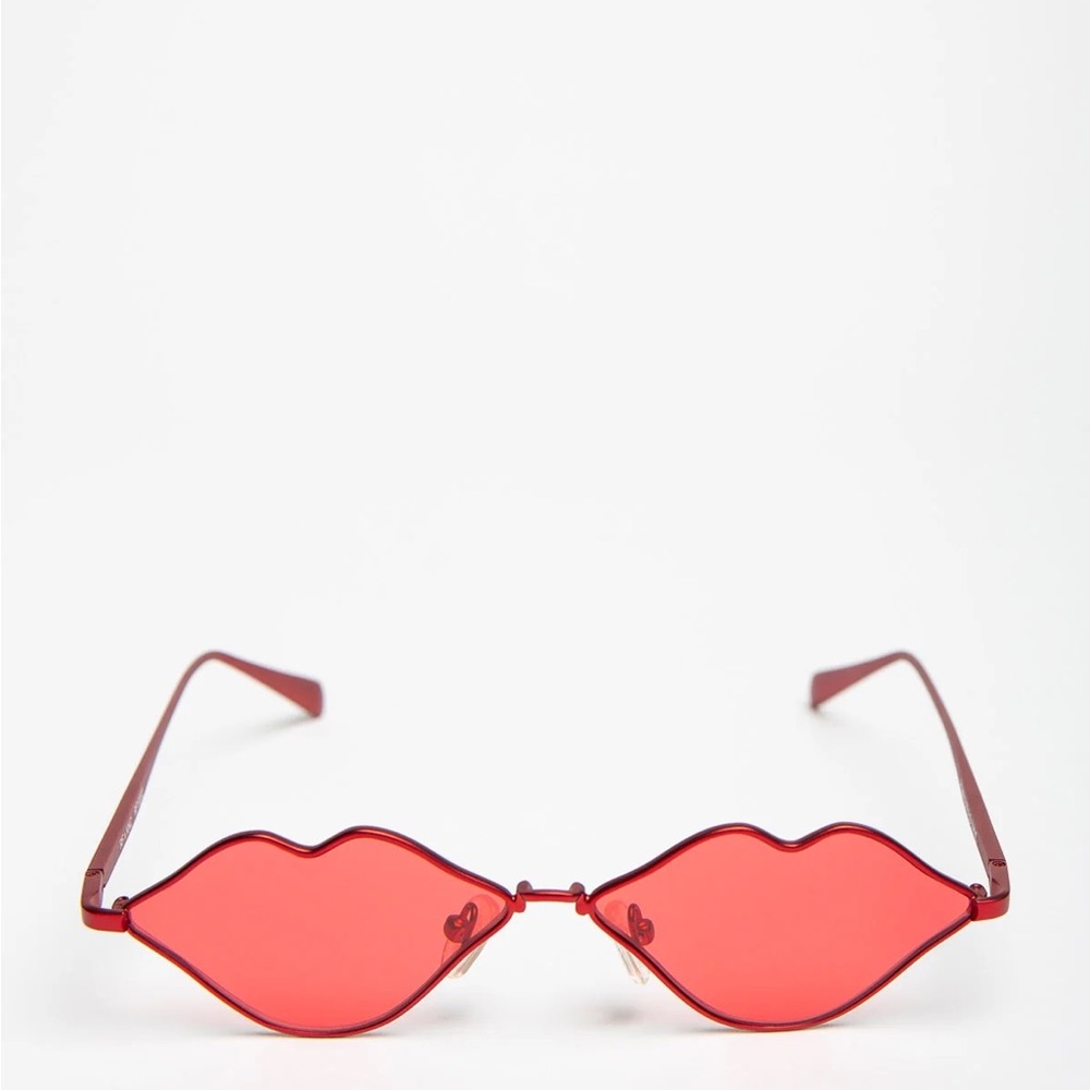 Roberi & Fraud And Kristen Noel Crawley Heart-Shaped Sunnies